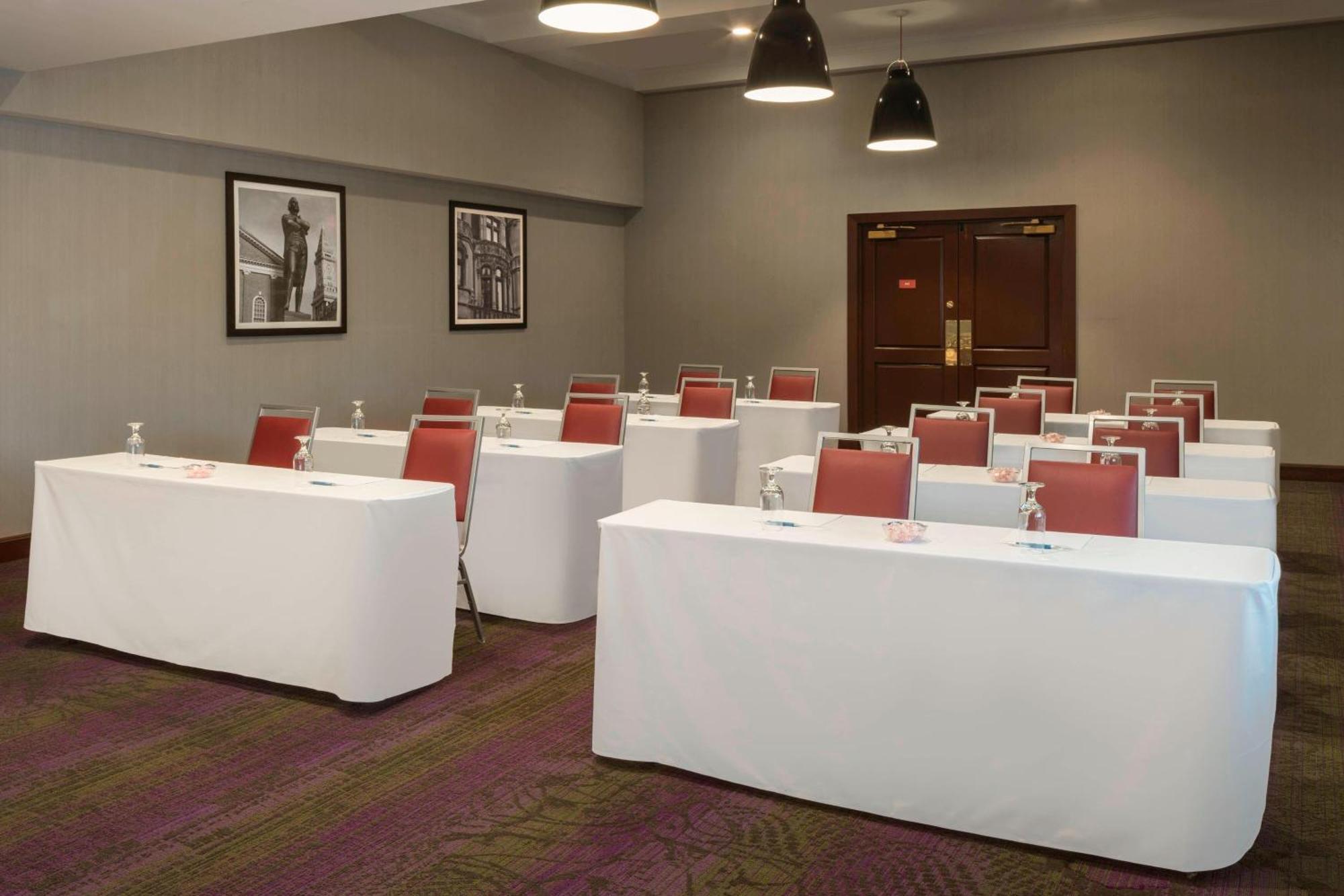 Four Points By Sheraton Boston Logan Airport Ревир Экстерьер фото