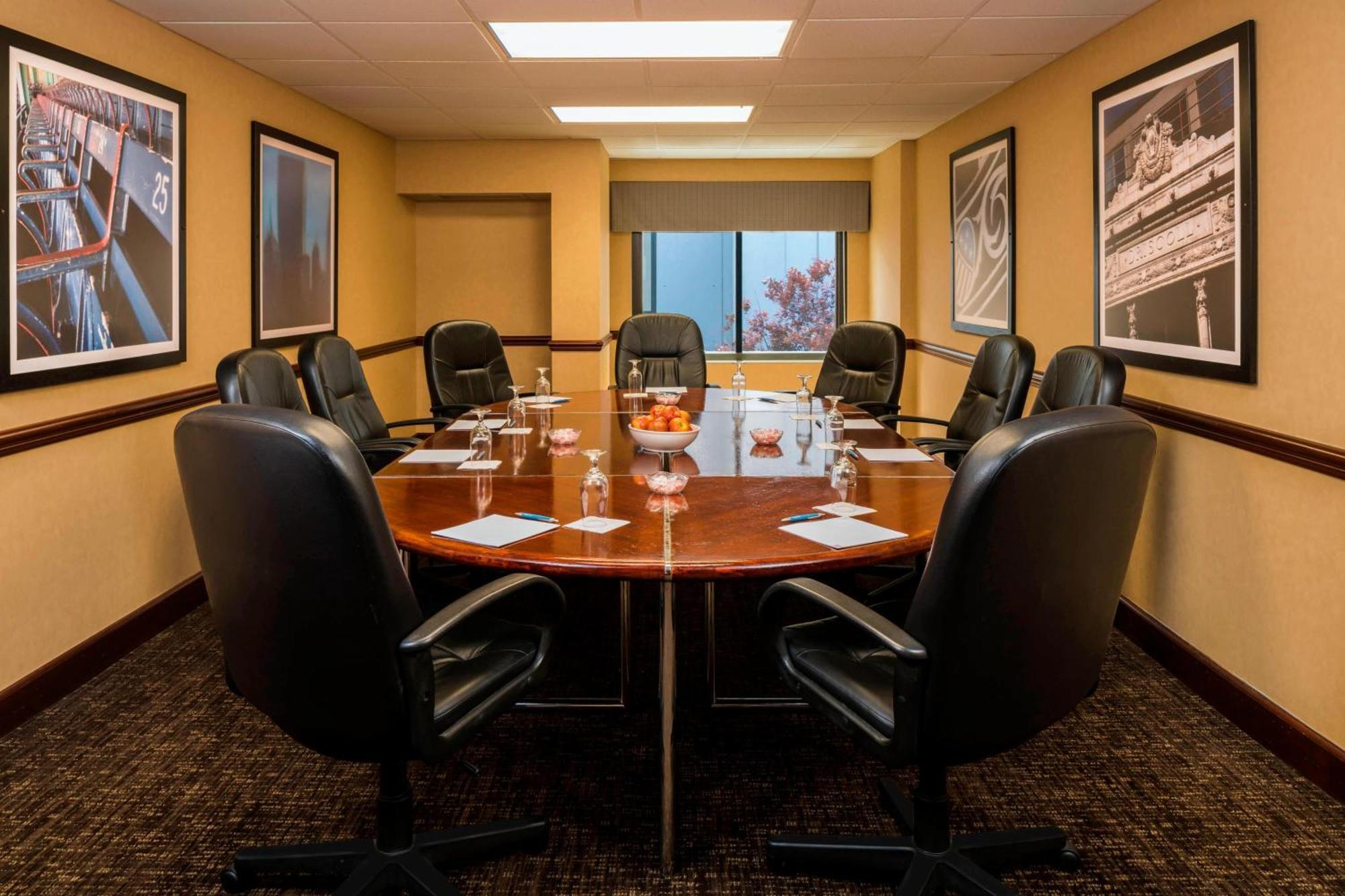 Four Points By Sheraton Boston Logan Airport Ревир Экстерьер фото