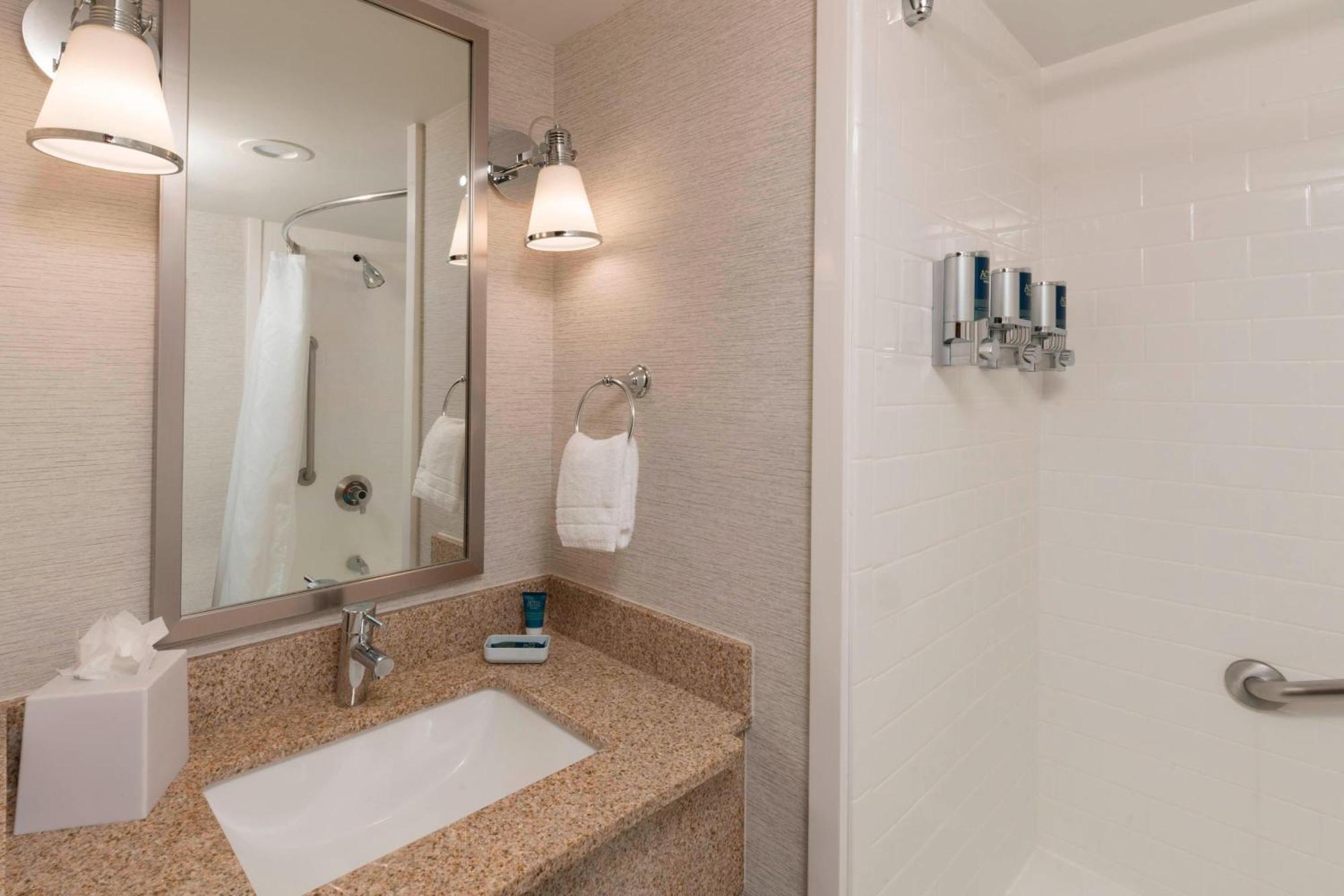 Four Points By Sheraton Boston Logan Airport Ревир Экстерьер фото