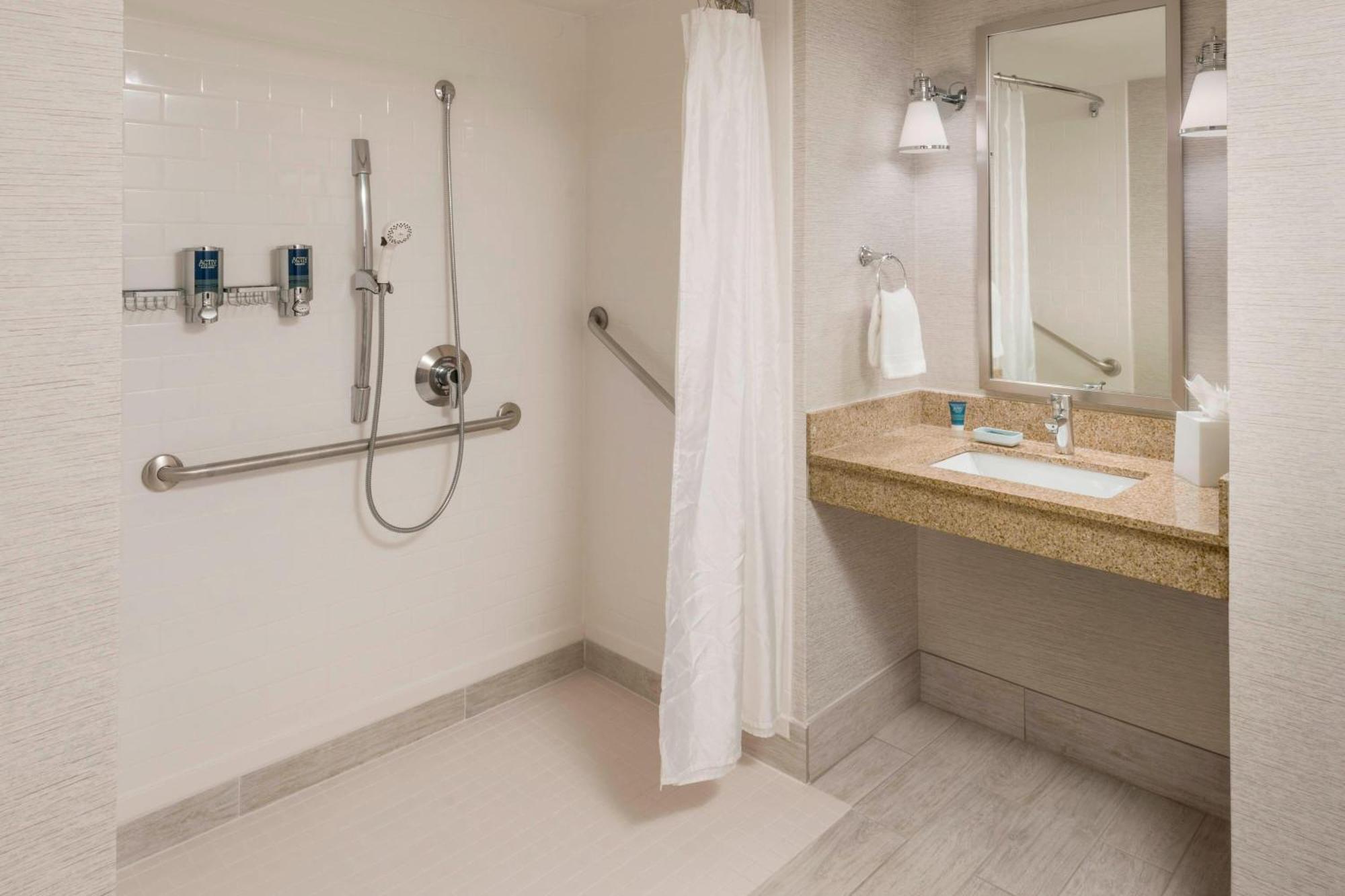 Four Points By Sheraton Boston Logan Airport Ревир Экстерьер фото